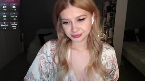 sweet_nicole_333 online show from March 20, 6:35 pm