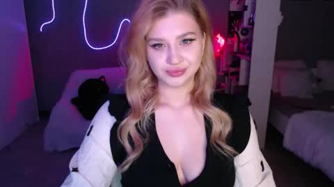 sweet_nicole_333 online show from May 17, 3:08 pm