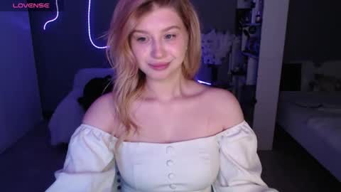 sweet_nicole_333 online show from May 29, 11:52 am