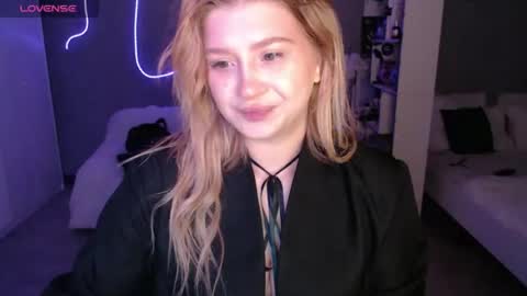 sweet_nicole_333 online show from May 30, 6:49 pm