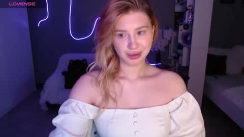 sweet_nicole_333 online show from June 4, 10:21 am