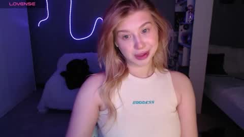 sweet_nicole_333 online show from June 5, 10:21 am