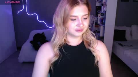 sweet_nicole_333 online show from June 12, 7:51 am