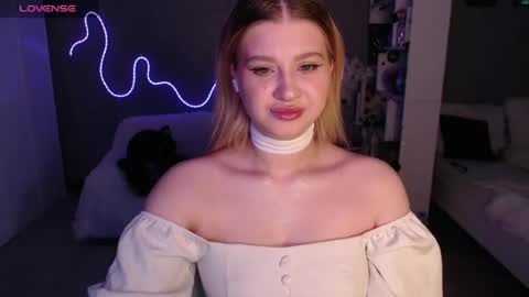 sweet_nicole_333 online show from June 13, 9:18 am