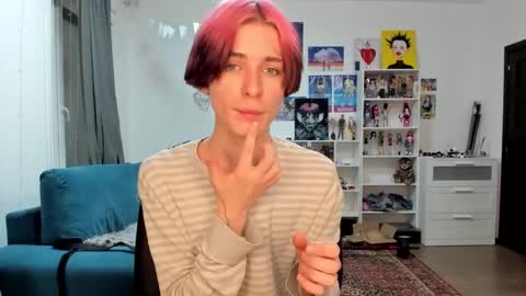 kira online show from December 18, 4:24 pm