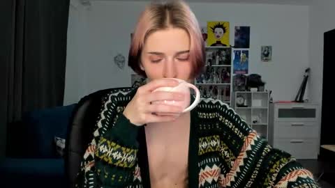 kira online show from March 5, 5:53 pm