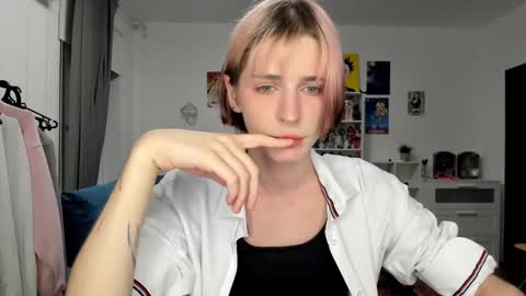 kira online show from March 15, 7:09 pm