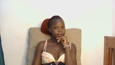 Snapshot of sweet_peachiee chatting on May 15, 1:45 am sweet peachy online show from May 15, 1:45 am