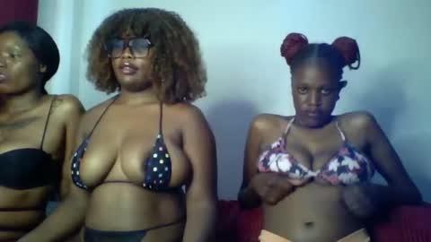 Snapshot of sweet_rayana_ chatting on March 31, 2:39 pm sweet rayana online show from March 31, 2:39 pm