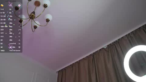 Snapshot of sweet_reverie chatting on March 13, 10:00 am Vanessa online show from March 13, 10:00 am