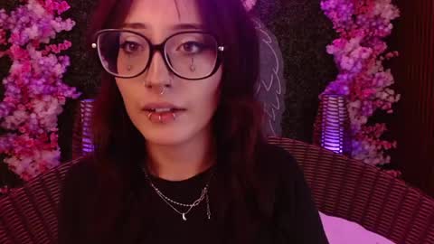 Roxanee online show from May 7, 9:31 pm