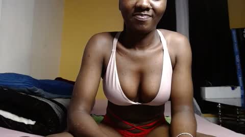 Snapshot of sweet_sherie chatting on December 4, 11:24 pm ellanah Tracie online show from December 4, 11:24 pm
