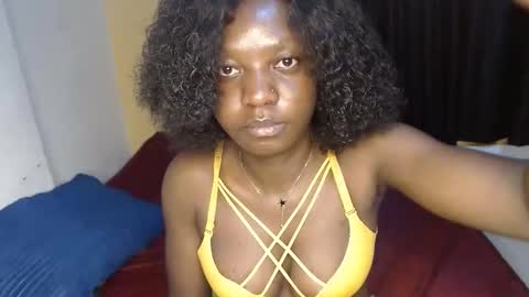 Snapshot of sweet_sherie chatting on October 14, 12:00 am ellanah Tracie online show from October 14, 12:00 am