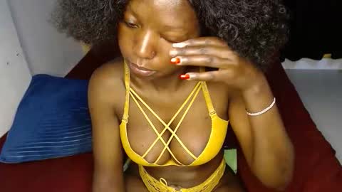 ellanah Tracie online show from January 11, 12:15 am