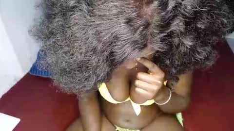 Snapshot of sweet_sherie chatting on February 15, 11:56 pm ellanah Tracie online show from February 15, 11:56 pm