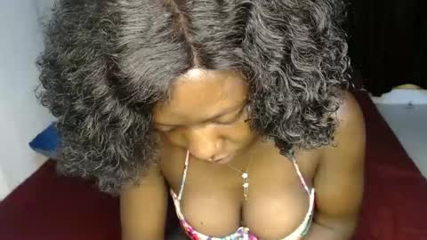 Snapshot of sweet_sherie chatting on March 21, 12:04 am ellanah Tracie online show from March 21, 12:04 am