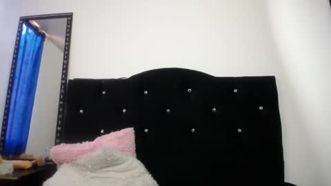 Snapshot of sweet_skylove_ chatting on April 5, 9:01 pm Adriana online show from April 5, 9:01 pm
