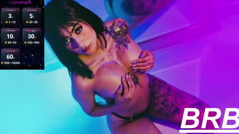 Snapshot of sweet_sophi_ chatting on December 23, 9:40 pm sophie leone online show from December 23, 9:40 pm