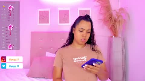 Snapshot of sweet_starxx chatting on September 21, 9:49 pm Yeileen online show from September 21, 9:49 pm