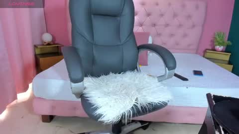 Yeileen online show from May 20, 8:48 pm