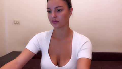 Snapshot of sweet_strawberr chatting on September 17, 6:15 am sweet_strawberr online show from September 17, 6:15 am