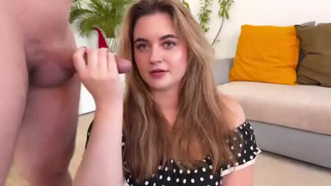 Snapshot of sweet_sugar87 chatting on April 18, 4:11 pm ViolaandVince online show from April 18, 4:11 pm