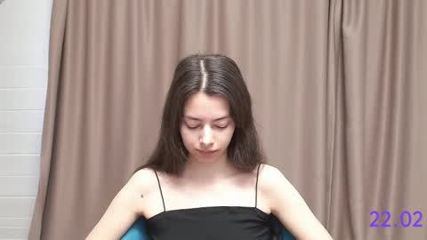 Snapshot of sweet_sweet_angel chatting on February 22, 8:24 am Angel online show from February 22, 8:24 am