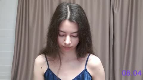 Snapshot of sweet_sweet_angel chatting on April 8, 5:40 am Angel online show from April 8, 5:40 am