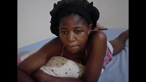 Snapshot of sweet_tattiana chatting on December 19, 12:01 pm Tatty online show from December 19, 12:01 pm