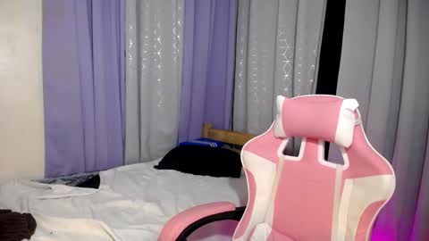 Snapshot of sweet_trishaxx chatting on February 16, 7:04 am Trisha online show from February 16, 7:04 am