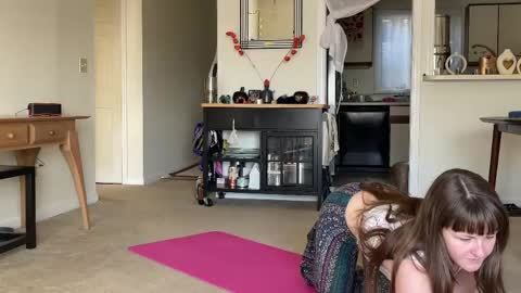 Snapshot of sweet_truffle chatting on May 5, 11:51 am Heidi Brenner - Please check bio for schedule FAQ online show from May 5, 11:51 am