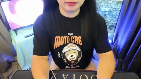 Snapshot of sweet_valentine22 chatting on September 27, 8:47 pm Valentine online show from September 27, 8:47 pm