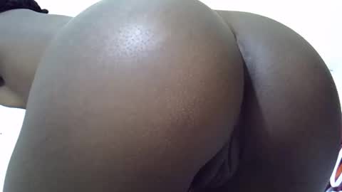 Snapshot of sweet_vee1 chatting on April 18, 11:05 pm Princess vee online show from April 18, 11:05 pm