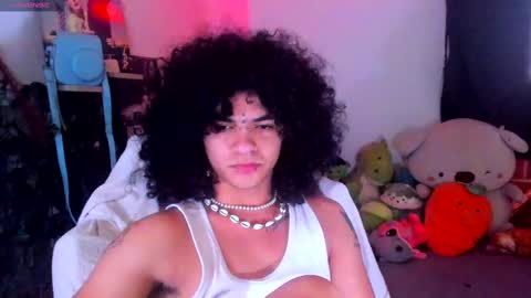 Steven independent model online show from March 1, 1:29 pm