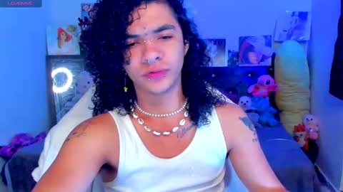 Steven independent model online show from March 6, 8:16 pm