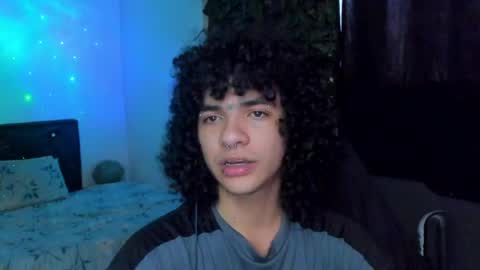 Steven independent model online show from May 4, 8:49 pm