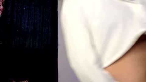 Snapshot of sweet_xuee18 chatting on December 3, 10:29 pm Sweet online show from December 3, 10:29 pm