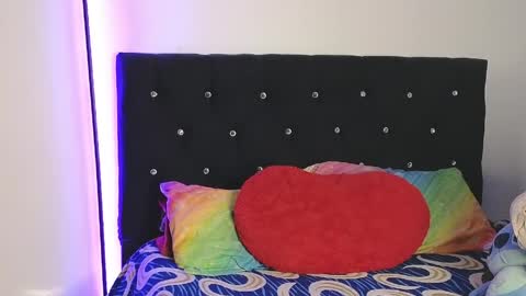 Snapshot of sweet_xuee18 chatting on April 1, 1:28 am Sweet online show from April 1, 1:28 am