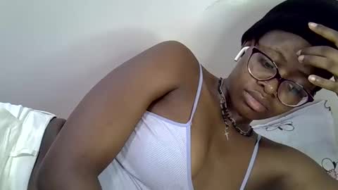 sweet_zarah online show from May 1, 2:27 am