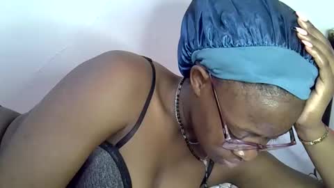 sweet_zarah online show from May 3, 5:46 am
