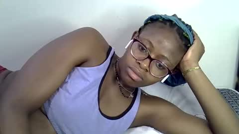 sweet_zarah online show from May 13, 1:14 am