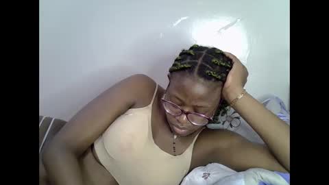 sweet_zarah online show from May 18, 1:56 am