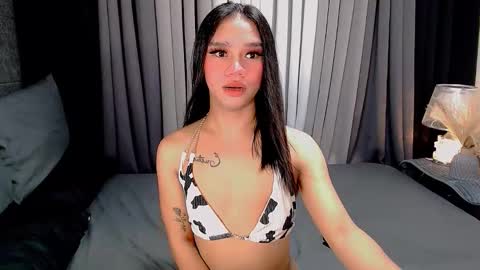 Snapshot of sweet_zoey12 chatting on October 6, 8:45 am bea takashi online show from October 6, 8:45 am