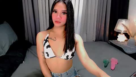 Snapshot of sweet_zoey12 chatting on October 16, 9:43 am bea takashi online show from October 16, 9:43 am