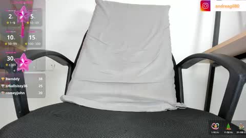 Snapshot of sweetandreagil chatting on December 14, 9:29 am Andrea Cheryl GiLandreagil80 In Instagram online show from December 14, 9:29 am