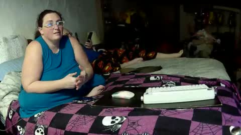 Snapshot of sweetandsour69 chatting on February 7, 4:05 am DJ M 489 Babygirl F 37 online show from February 7, 4:05 am