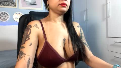 Snapshot of sweetanittareal chatting on February 24, 2:15 pm Anitta online show from February 24, 2:15 pm