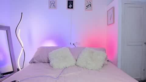 Snapshot of sweetartemise chatting on February 14, 4:09 am valeria 3 online show from February 14, 4:09 am