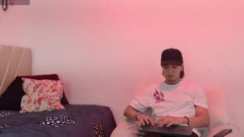 sweetauracouple online show from May 24, 12:32 pm