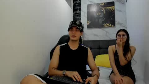 Snapshot of sweetauracouple chatting on July 6, 3:25 am sweetauracouple online show from July 6, 3:25 am